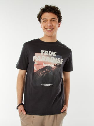 Camiseta con mensaje estampado