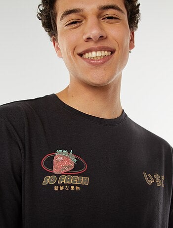 Camiseta con mensaje estampado