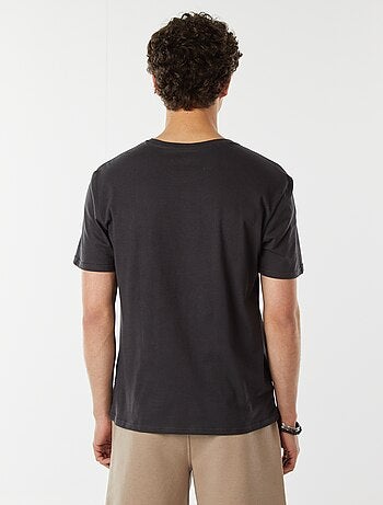 Camiseta con mensaje estampado