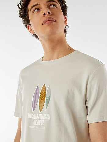 Camiseta con mensaje estampado