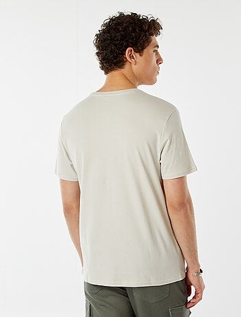 Camiseta con mensaje estampado