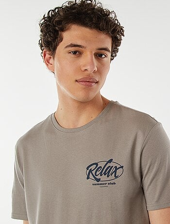 Camiseta con mensaje estampado