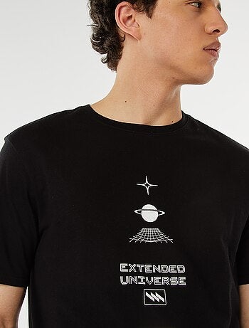 Camiseta con mensaje estampado