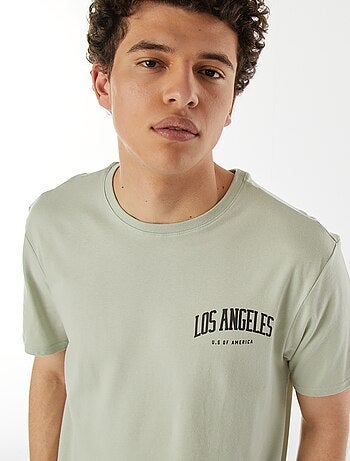 Camiseta con mensaje estampado