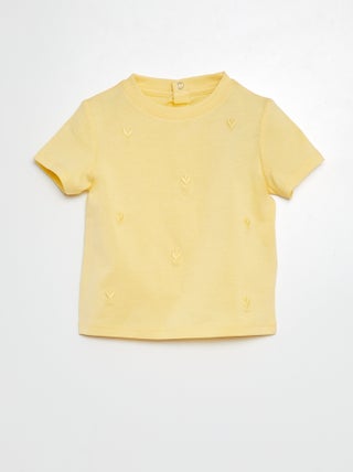 Camiseta con motivos bordados