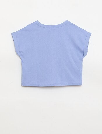 Camiseta con nudo en la cintura