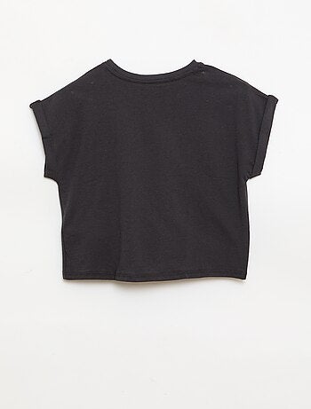 Camiseta con nudo en la cintura