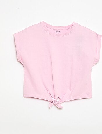 Camiseta con nudo en la cintura