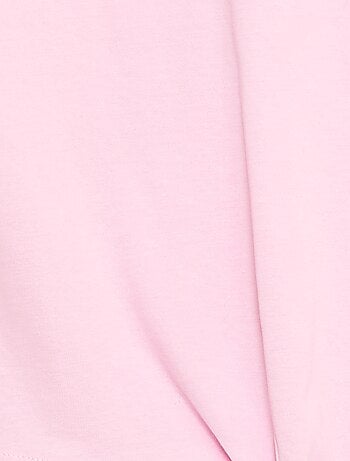 Camiseta con nudo en la cintura