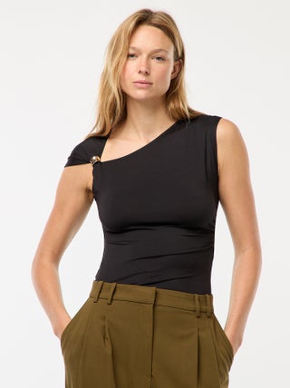 Camiseta con nudo y detalle de pedrería