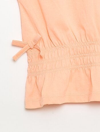 Camiseta con pieza fruncida y lazos en la cintura