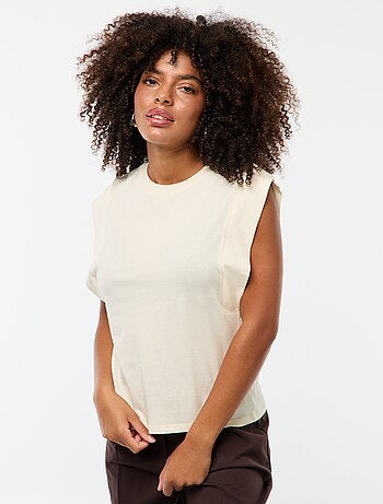 Camiseta con sisa amplia