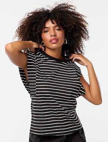 Camiseta con sisa amplia