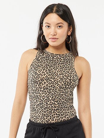 Camiseta con sisas americanas