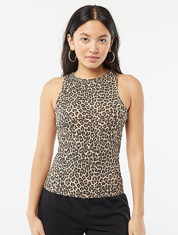 Camiseta con sisas americanas