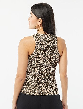 Camiseta con sisas americanas