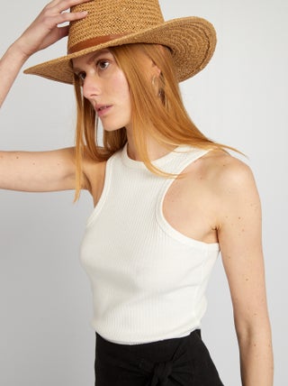 Camiseta con sisas americanas