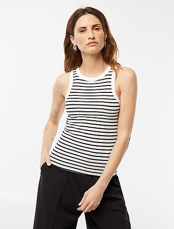 Camiseta con sisas americanas
