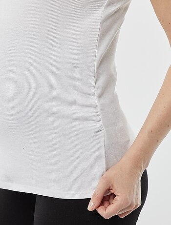 Camiseta con sisas americanas