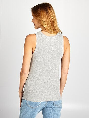 Camiseta con sisas americanas