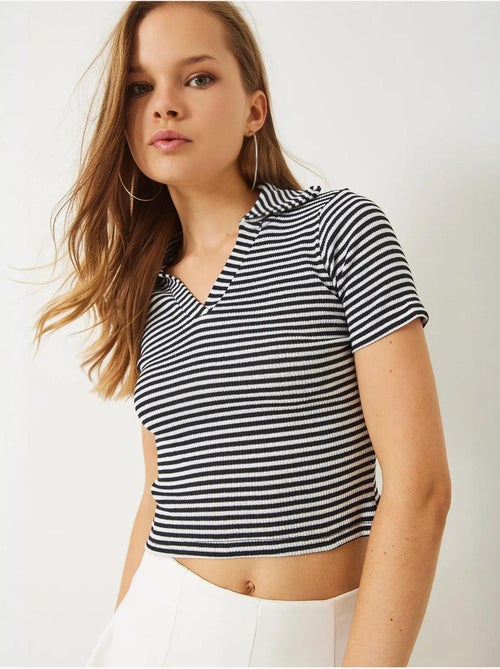 Camiseta corta ajustada a rayas con cuello de camisa lucci - Kiabi Camiseta corta ajustada a rayas con cuello de camisa lucci - Kiabi