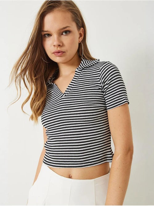 Camiseta corta ajustada a rayas con cuello de camisa lucci - Kiabi Camiseta corta ajustada a rayas con cuello de camisa lucci - Kiabi