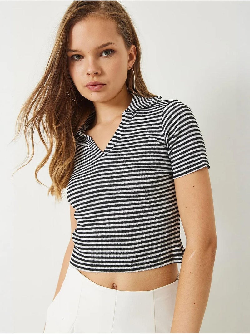 Camiseta corta ajustada a rayas con cuello de camisa lucci Negro - Kiabi