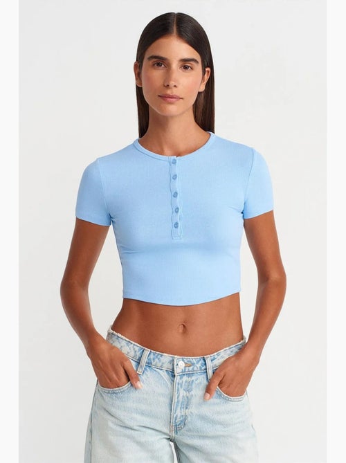 Camiseta corta ajustada manga corta con botones dilvin - Kiabi Camiseta corta ajustada manga corta con botones dilvin - Kiabi