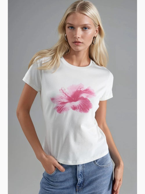 Camiseta corta con cuello redondo estampada hiccup - Kiabi Camiseta corta con cuello redondo estampada hiccup - Kiabi