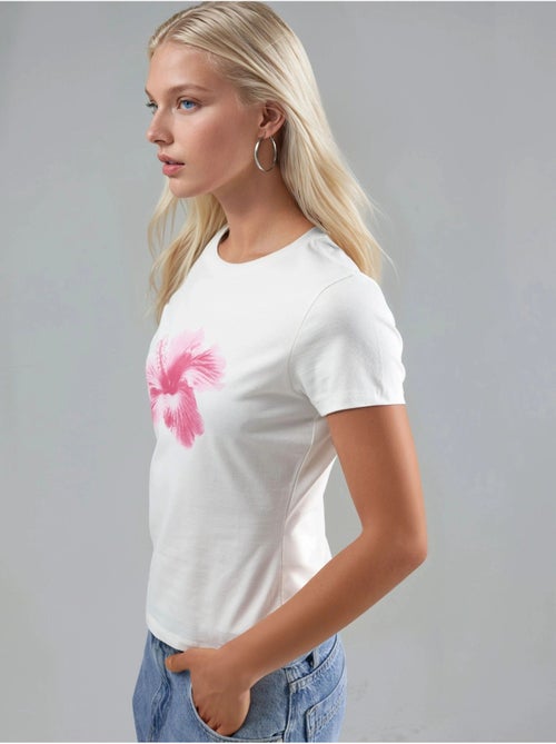 Camiseta corta con cuello redondo estampada hiccup - Kiabi Camiseta corta con cuello redondo estampada hiccup - Kiabi