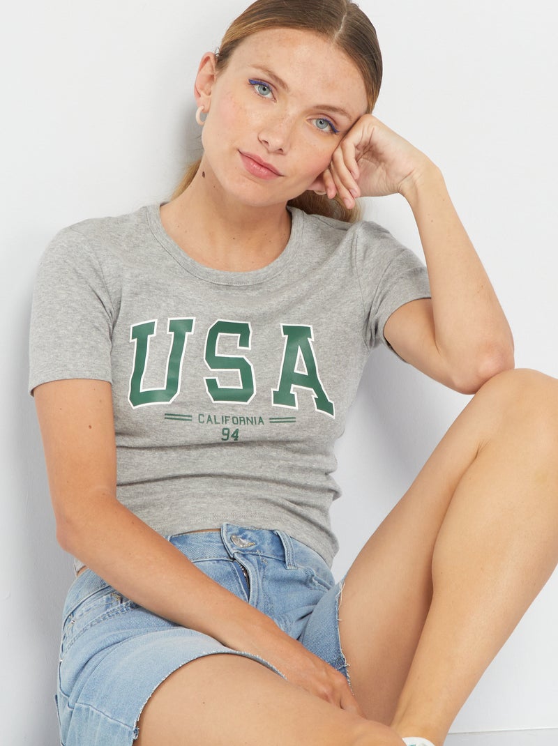 Camiseta corta con estampado estilo colegio GRIS - Kiabi