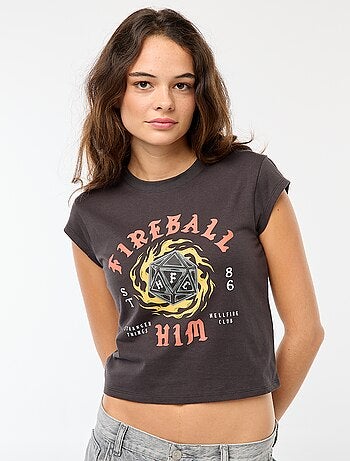 Camiseta corta con estampado fantasía