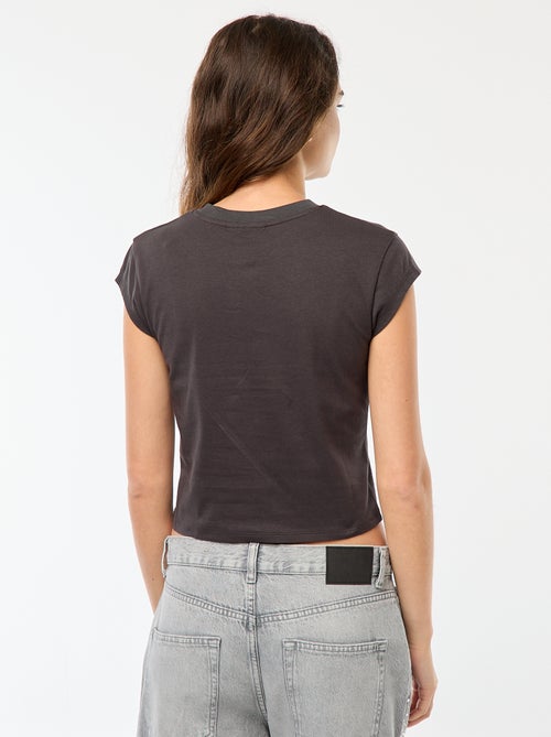 Camiseta corta con estampado fantasía - Kiabi