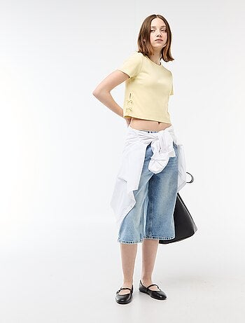 Camiseta corta de canalé con nudos