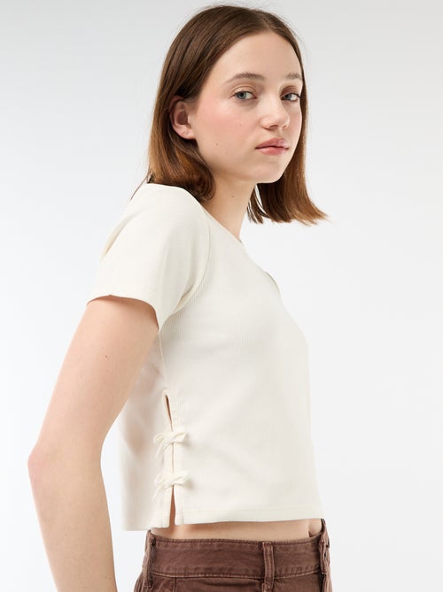 Camiseta corta de canalé con nudos - Kiabi