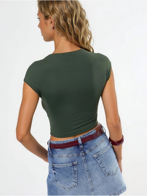 Camiseta corta lisa con cuello redondo busem - Kiabi Camiseta corta lisa con cuello redondo busem - Kiabi