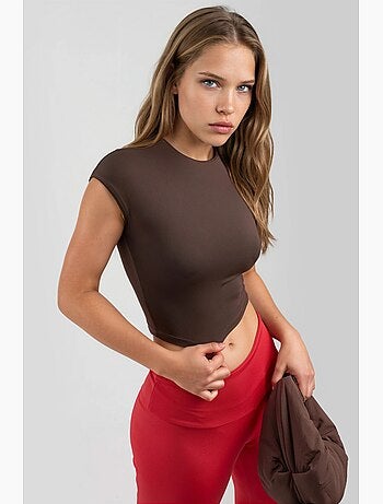 Camiseta corta lisa con cuello redondo busem