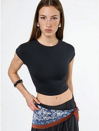 Camiseta corta lisa con cuello redondo busem