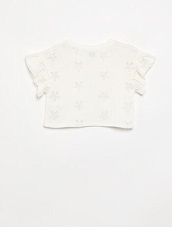 Camiseta crop con bordado inglés