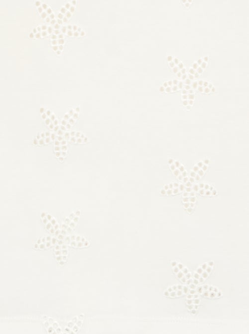 Camiseta crop con bordado inglés - Kiabi
