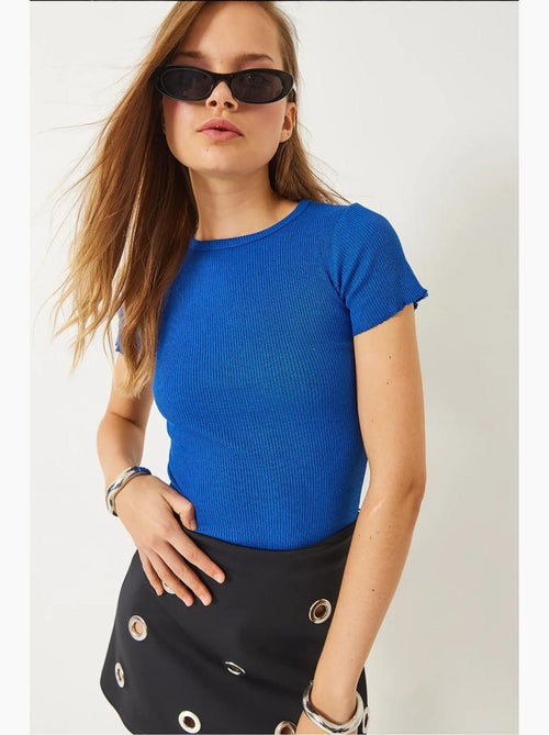 Camiseta crop de canalé con cuello redondo y detalle de borde ondulado lucci - Kiabi