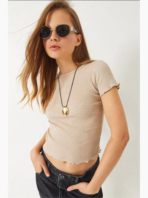 Camiseta crop de canalé con cuello redondo y detalle de borde ondulado lucci - Kiabi