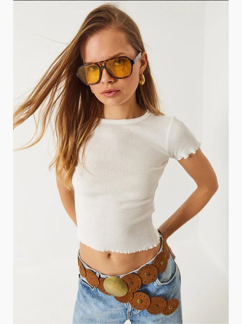 Camiseta crop de canalé con cuello redondo y detalle de borde ondulado lucci - Kiabi