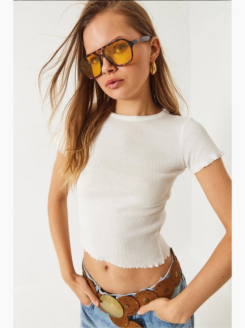 Camiseta crop de canalé con cuello redondo y detalle de borde ondulado lucci Blanco - Kiabi