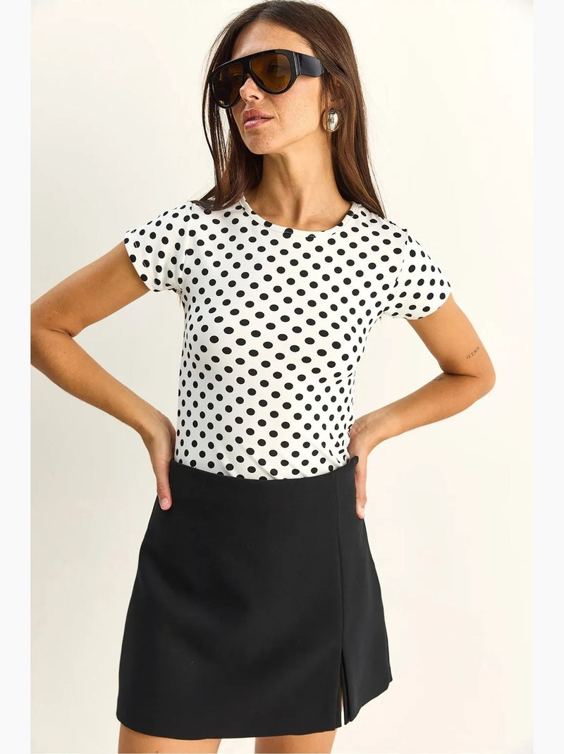 Camiseta crop de lunares con cuello redondo lucci Blanco Negro - Kiabi