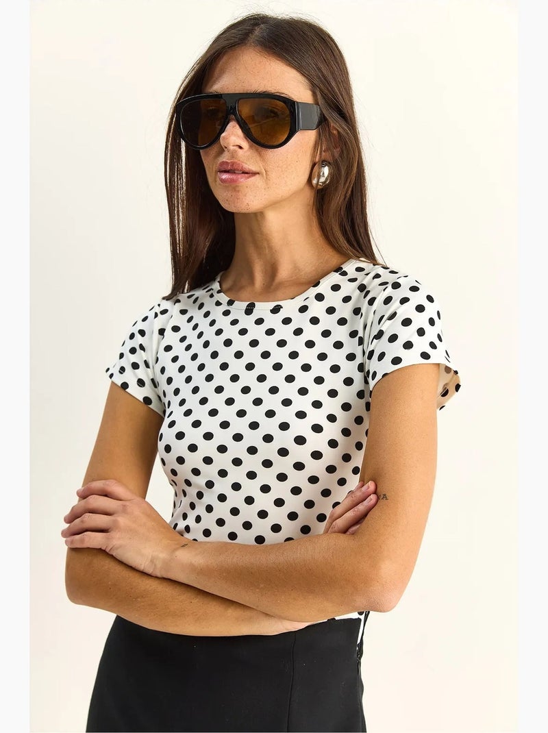 Camiseta crop de lunares con cuello redondo lucci Blanco Negro - Kiabi