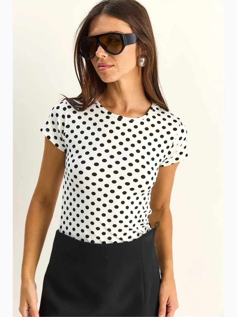 Camiseta crop de lunares con cuello redondo lucci Blanco Negro - Kiabi