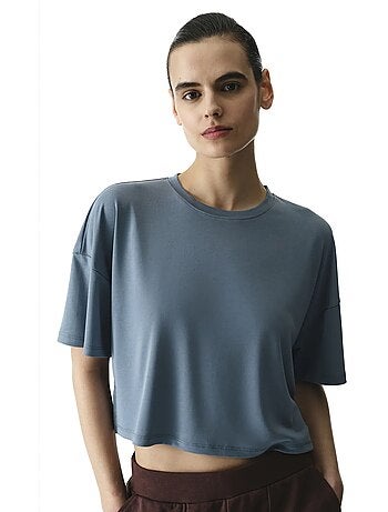 Camiseta crop de modal con abertura penti