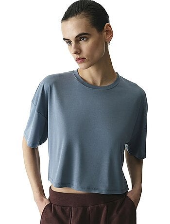 Camiseta crop de modal con abertura penti