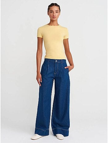 Camiseta crop de mujer slim fit con cuello redondo dilvin